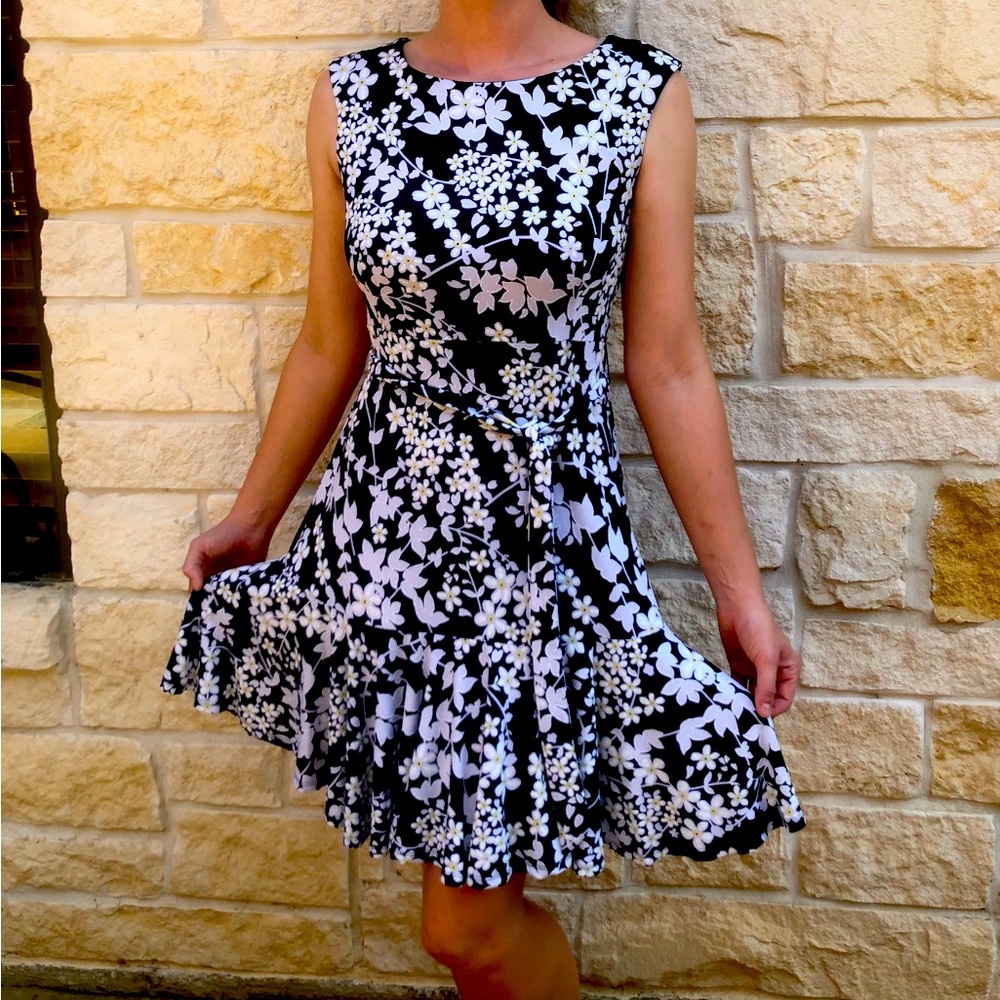 Studio One Navy and White with Yellow Embroidered Floral Mini Dress Size Small